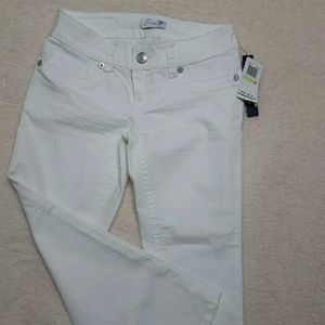 MUST GO NWT Seven7 White Capri Jeans Size 4